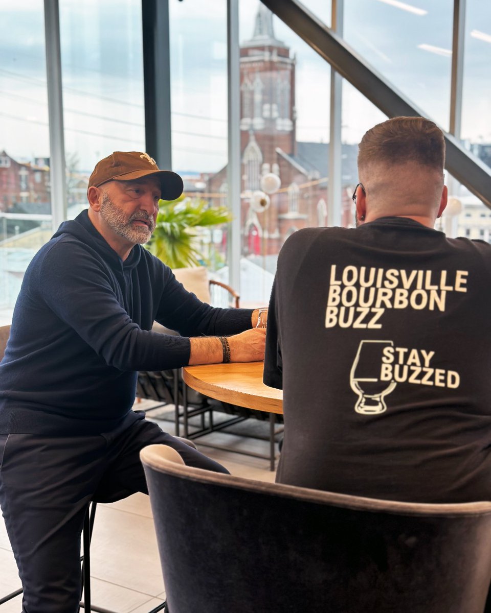 kzrabbithole's tweet photo. Always happy to see Tyler from @loubourbonbuzz  - we enjoyed a glass of Cavehill Single Barrel at our release event for our landmarks pick. These will be available at Kroger, Costco, Total Wine, Liquor Barn, and more in Kentucky later this month. https://t.co/lKunUu8YaQ