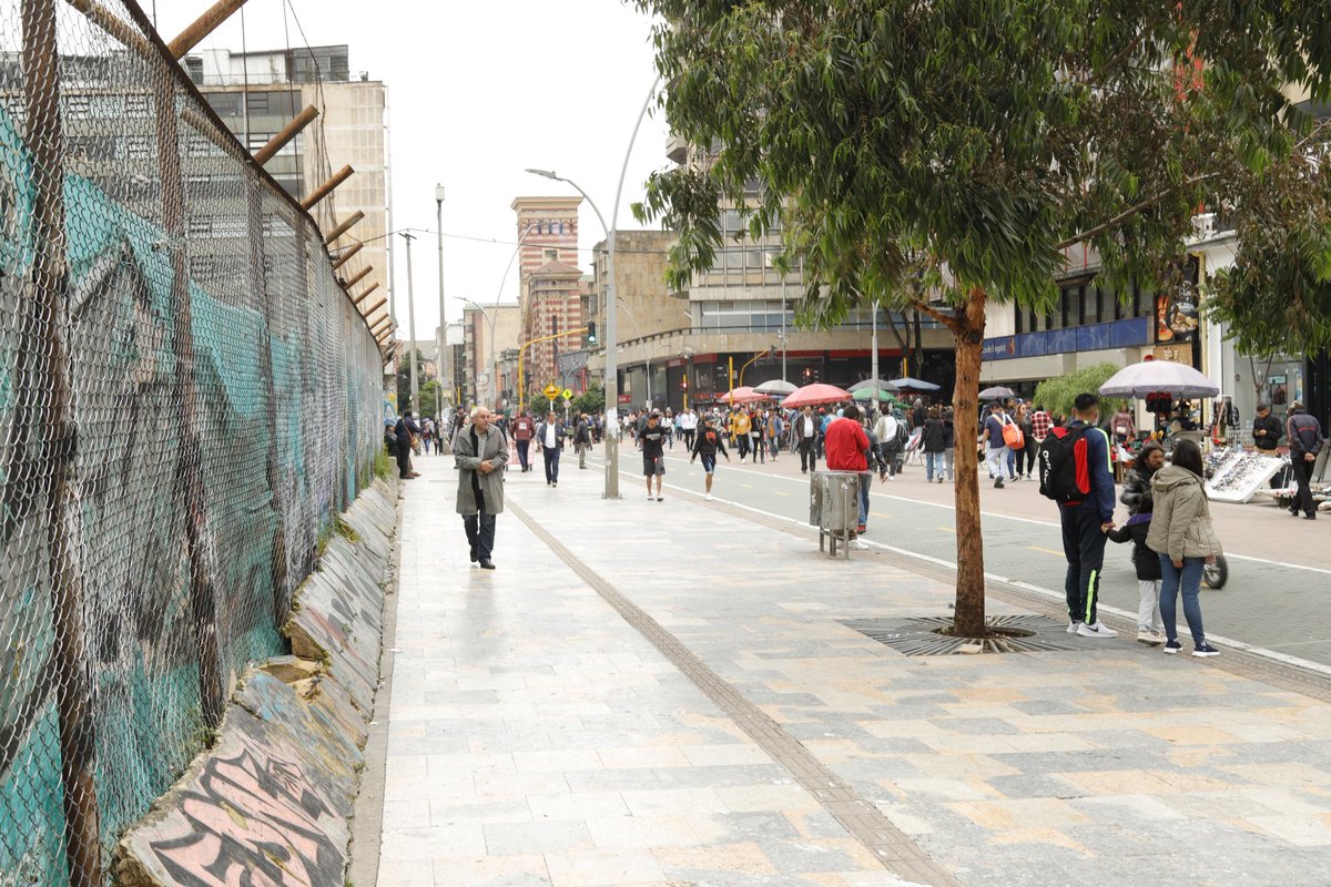 CulturaenBta's tweet photo. La transformación social de nuestro entorno y de los lugares que habitamos, es un proceso que nos concientiza como comunidad a seguir conservando y cuidando este espacio de y para tod@s en @Bogota.
¡Este es nuestro Centro! 💜🍃🙌🏼🤩 #BogotáSabeACentro #VamosMejorando https://t.co/qwxNP5lQPO