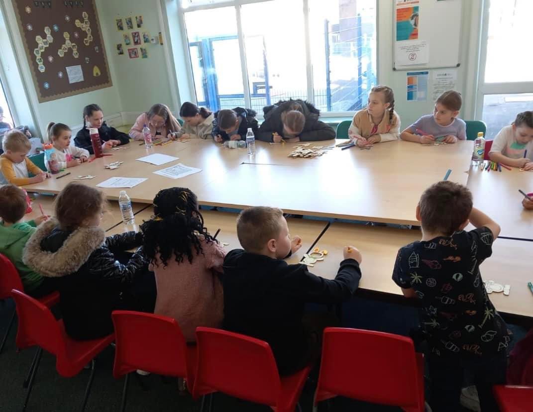 dove_shell_fed's tweet photo. What a great start to our HAF holiday programme. We have had 2 great trips to Bounce Nation and Ten Pin Bowling. The sun has been out, lots of sport, crafts and fun had by all. 
Over 65 children have attended each day and have had a ball!
@loveoldham. #OldhamHAF #oldham https://t.co/M6S5hQHbrA