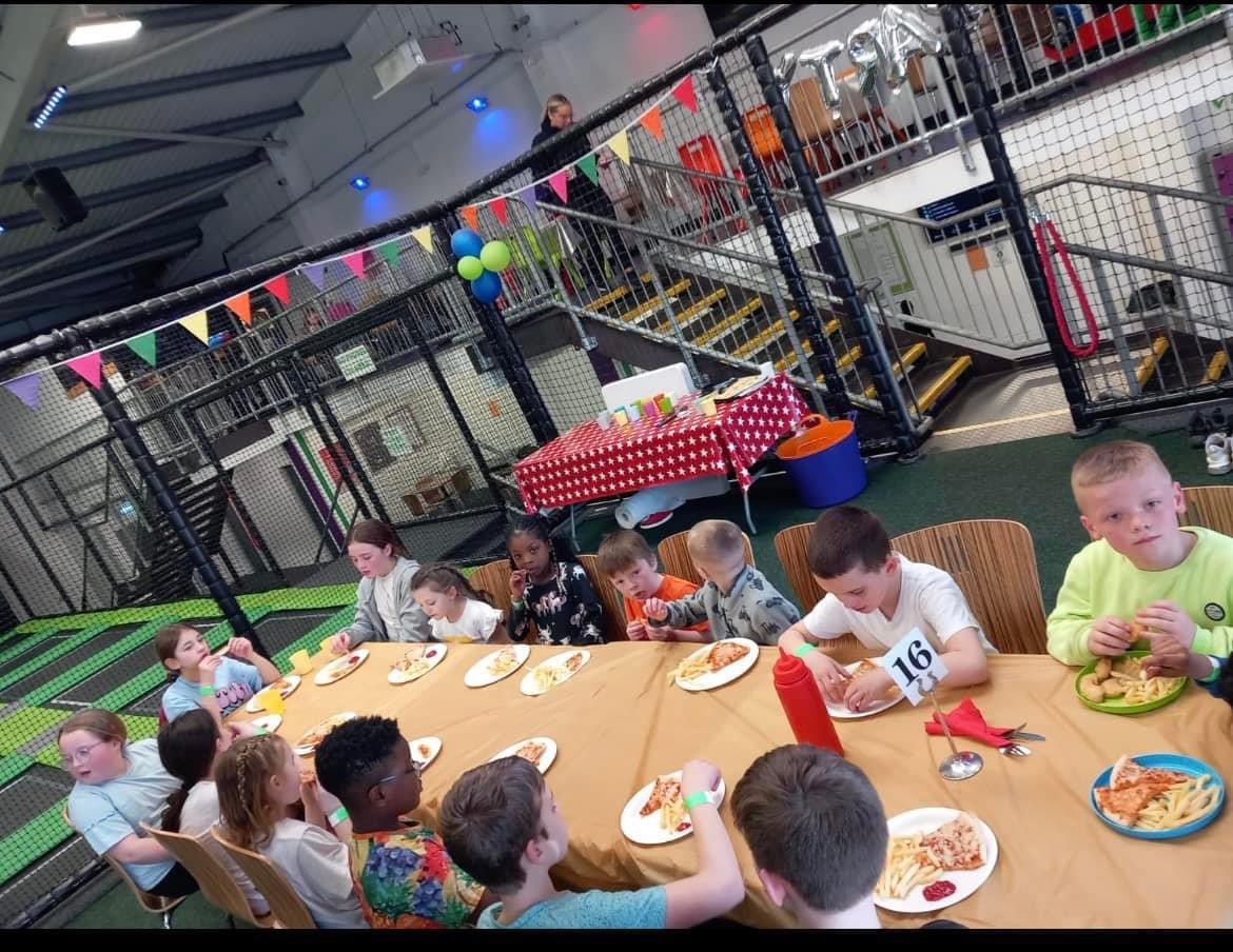 dove_shell_fed's tweet photo. What a great start to our HAF holiday programme. We have had 2 great trips to Bounce Nation and Ten Pin Bowling. The sun has been out, lots of sport, crafts and fun had by all. 
Over 65 children have attended each day and have had a ball!
@loveoldham. #OldhamHAF #oldham https://t.co/M6S5hQHbrA