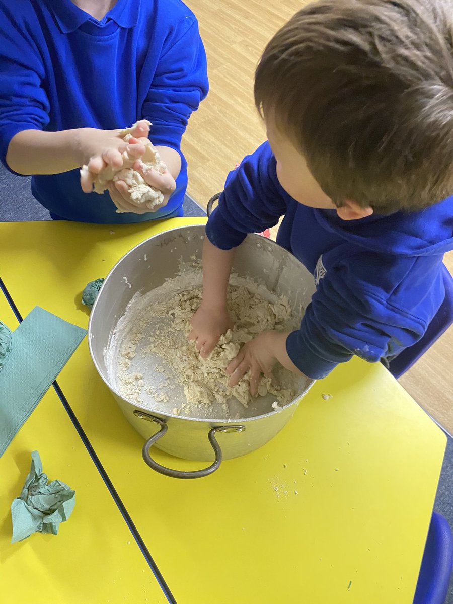 Miss Thomas tweet media