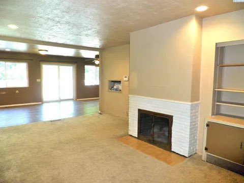 blake_h_25's tweet photo. First rental property renovation is about complete
Piti: $1689
Market rental value: 2500-2600 https://t.co/gqAw17WzNL