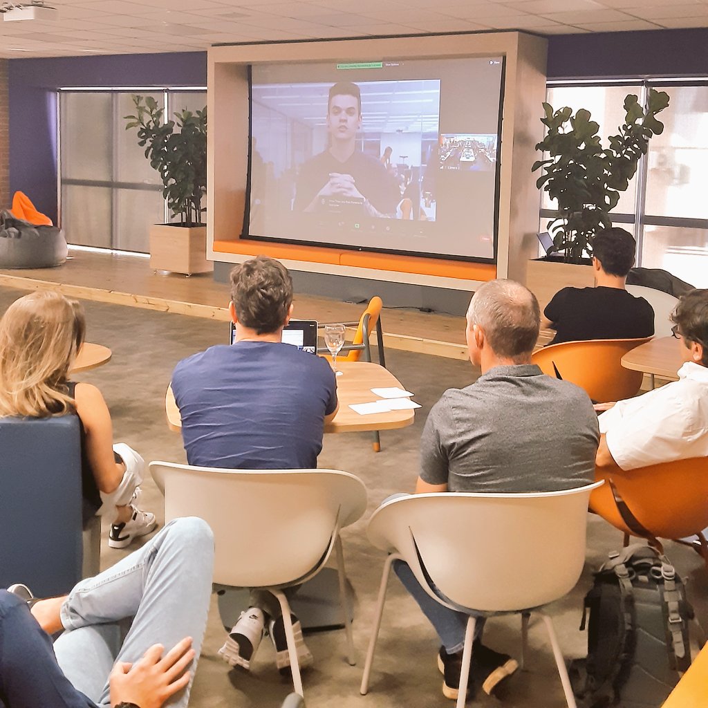 neoway_oficial's tweet photo. Time reunido também no escritório de Florianópolis-SC.

E também em todo o Brasil e mundo, de forma híbrida.

Seguimos com o nosso treinamento, sobre...

👀

#Floripa #Neoway #treinamento https://t.co/iOJx2ngmMm