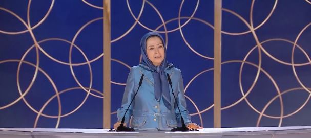 درود به زنان پیشتازی که نسل‌اندرنسل در بیش از چهاردهه گذشته، مشعل مبارزه و مقاومت با رژیم را در دست داشتند. آن‌ها که هزار هزار اعدام یا در زیر شکنجه شهید شدندو با ادای احترام به ۸۳ زن شهید قیام؛ از اولین‌ آن‌ها مهسا امینی تا آخرین‌شان #ژینا_ئەمینی #نه_شاه_نه_شیخ #بژي_كوردستان