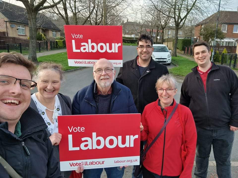 Popped over to Woodside this evening to support @Angela4Royds.

Many familiar faces on my old stomping ground and lots of appreciation for all the visible work Royds councillors do for the area! #LabourDoorstep