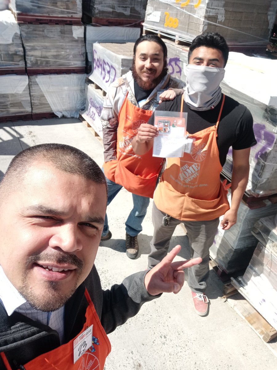 Another Safety captain in the making! Adrian made sure that the team did not leave today's rally without stretching first. Way to shout out for the team sir!! 🎉🎉💪🏼#safetytakeseveryone @JoseBanuelos831 <a href="/JulissaHD16/">Julissa Medina</a> <a href="/Perla1069CXM/">Perla Diaz</a>