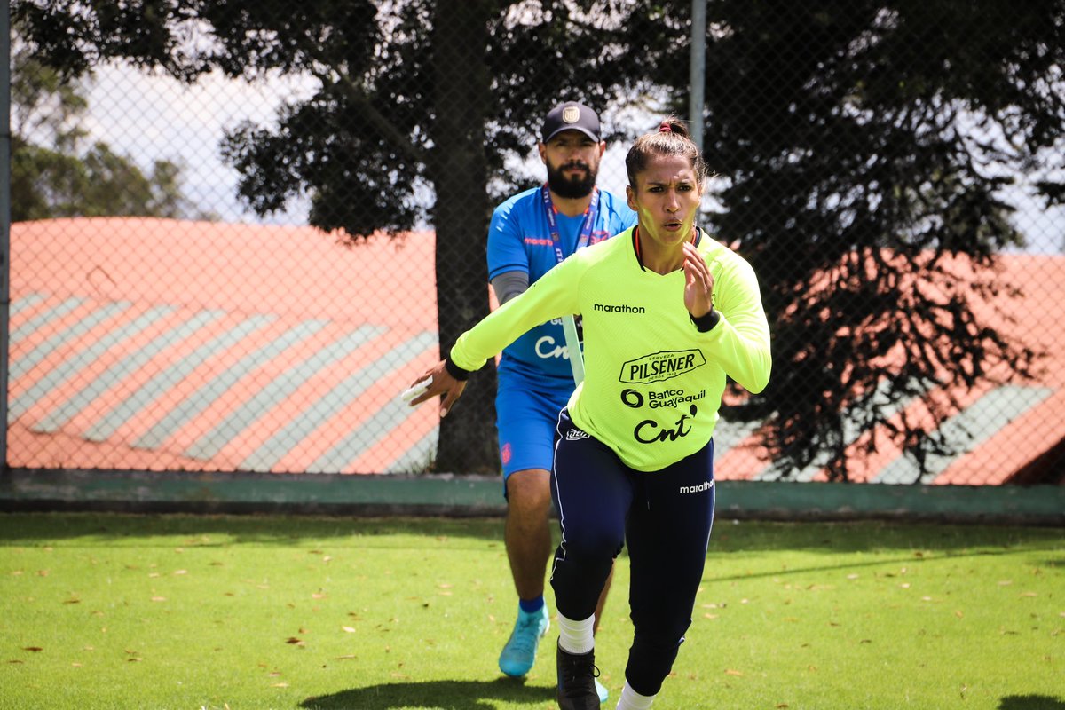 irenetobarmera's tweet photo. Pero, si esperamos lo que todavía no tenemos, en la espera mostramos nuestra constancia.
Romanos 8:25
Dios es bueno. ✨
GRATITUD 🙏🏽
MUJER VALIENTE. 👧🏽💪🏽
#dios #fechafifa #futbol #irenetobar #goalkeeper #ecuador #mujervaliente #photography #pic #girlpower #stronger https://t.co/sInpwfcTMO