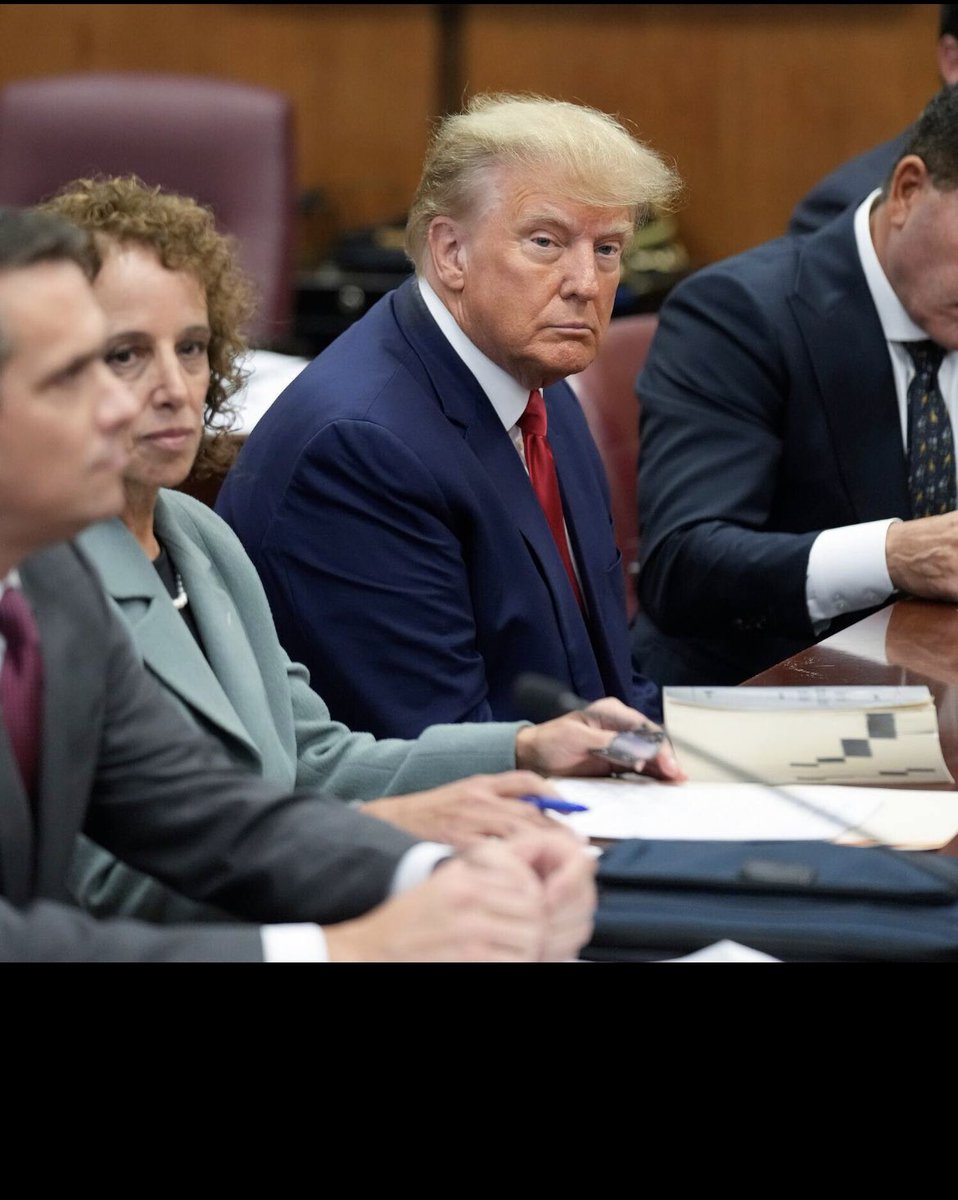 Aww, the orange ex president really looks unhappy. Isn’t that fab? #TrumpArraignment #TrumpForPrison2024 #TrumpIndicment