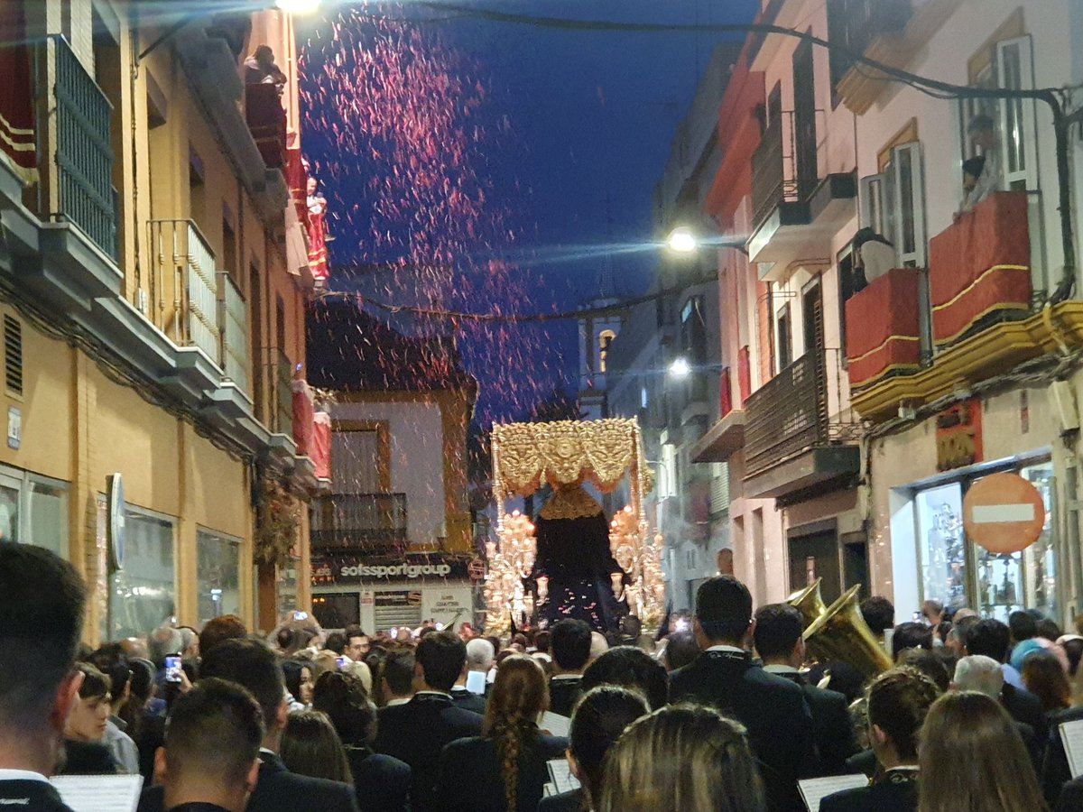 BMSantaAna's tweet photo. 🕯𝑷𝒂𝒔𝒊𝒐𝒏 𝒚 𝑨𝒎𝒑𝒂𝒓𝒐 || @PasionDHoficial

🎼 "Pasan los Campanilleros" (M. López Farfán)
🎼 "Esperanza de Triana Coronada" (José Albero)
🎼 "Aires de Triana" (F. Sigüenza)

#TDSCofrade #SSanta23 #PasionyAmparo23 #SuenaSantaAna https://t.co/5tdA0GtBn8