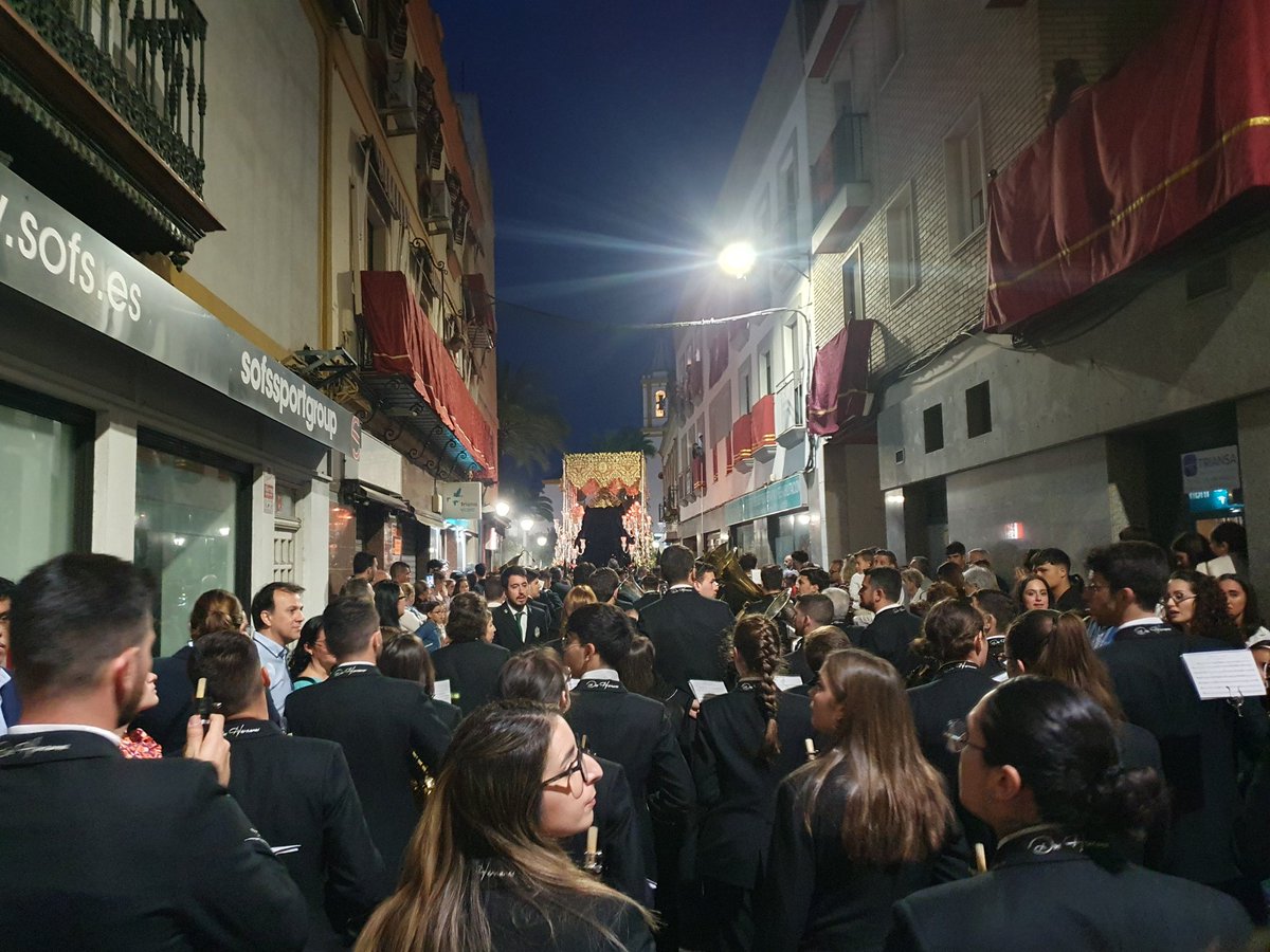 BMSantaAna's tweet photo. 🕯𝑷𝒂𝒔𝒊𝒐𝒏 𝒚 𝑨𝒎𝒑𝒂𝒓𝒐 || @PasionDHoficial

🎼 "Pasan los Campanilleros" (M. López Farfán)
🎼 "Esperanza de Triana Coronada" (José Albero)
🎼 "Aires de Triana" (F. Sigüenza)

#TDSCofrade #SSanta23 #PasionyAmparo23 #SuenaSantaAna https://t.co/5tdA0GtBn8