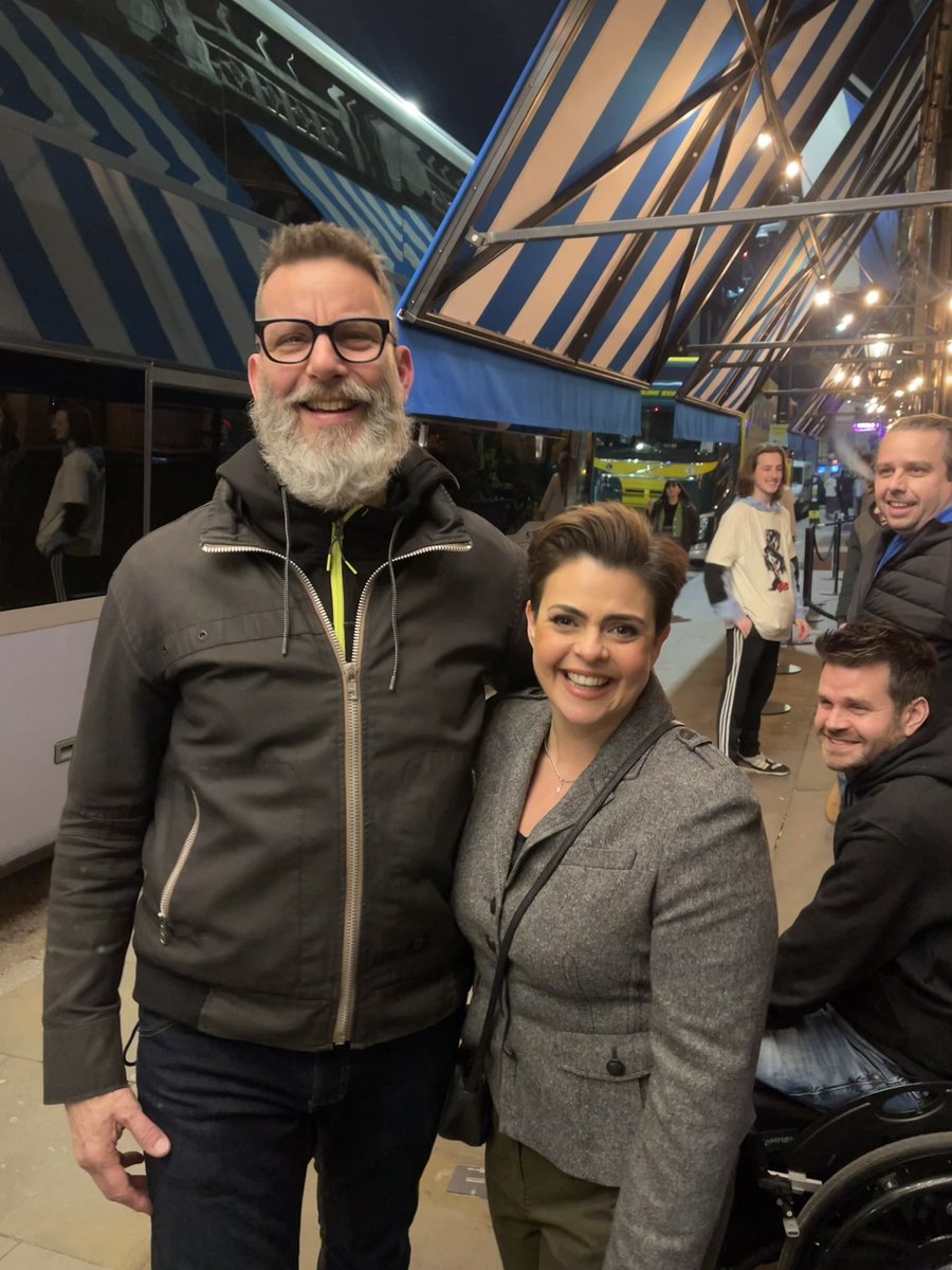 mrsk3r's tweet photo. Last night…..#epic @THE_EELS gig at @Alberthallmcr - support act @inspectorcluzo were the bomb- great to see Al and @chrissands100 - cheeky photo of #bigal at the end outside #manchester #theeels https://t.co/mjHWIv4LkH