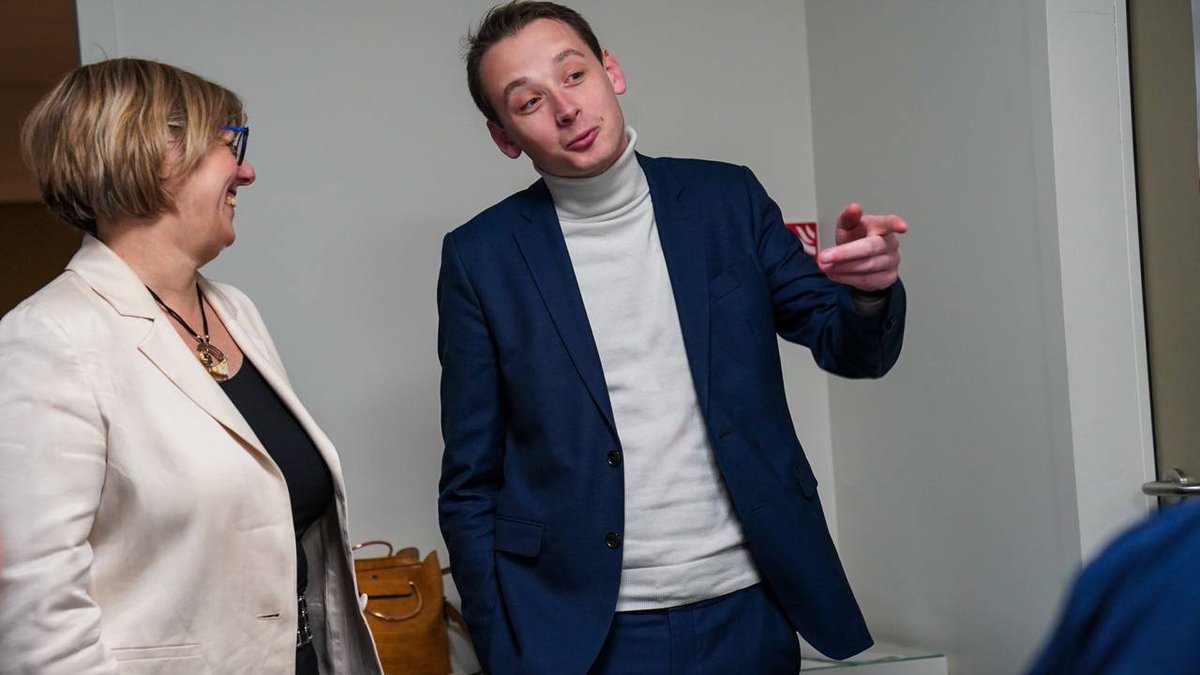 Ambroise_Mejean's tweet photo. Heureux de recevoir @sretailleau ce soir sur #Poloche, l'émission Twitch des @JeunesMacron pour revenir sur la réforme des bourses.
Retour sur des avancées majeures : https://t.co/1bKIZY2DAU. https://t.co/kozbKIOPZo