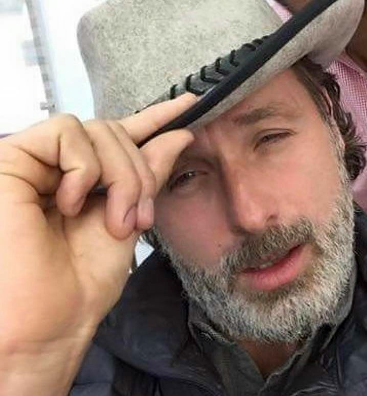 george_twd's tweet photo. HI https://t.co/BVDJmD5qaO