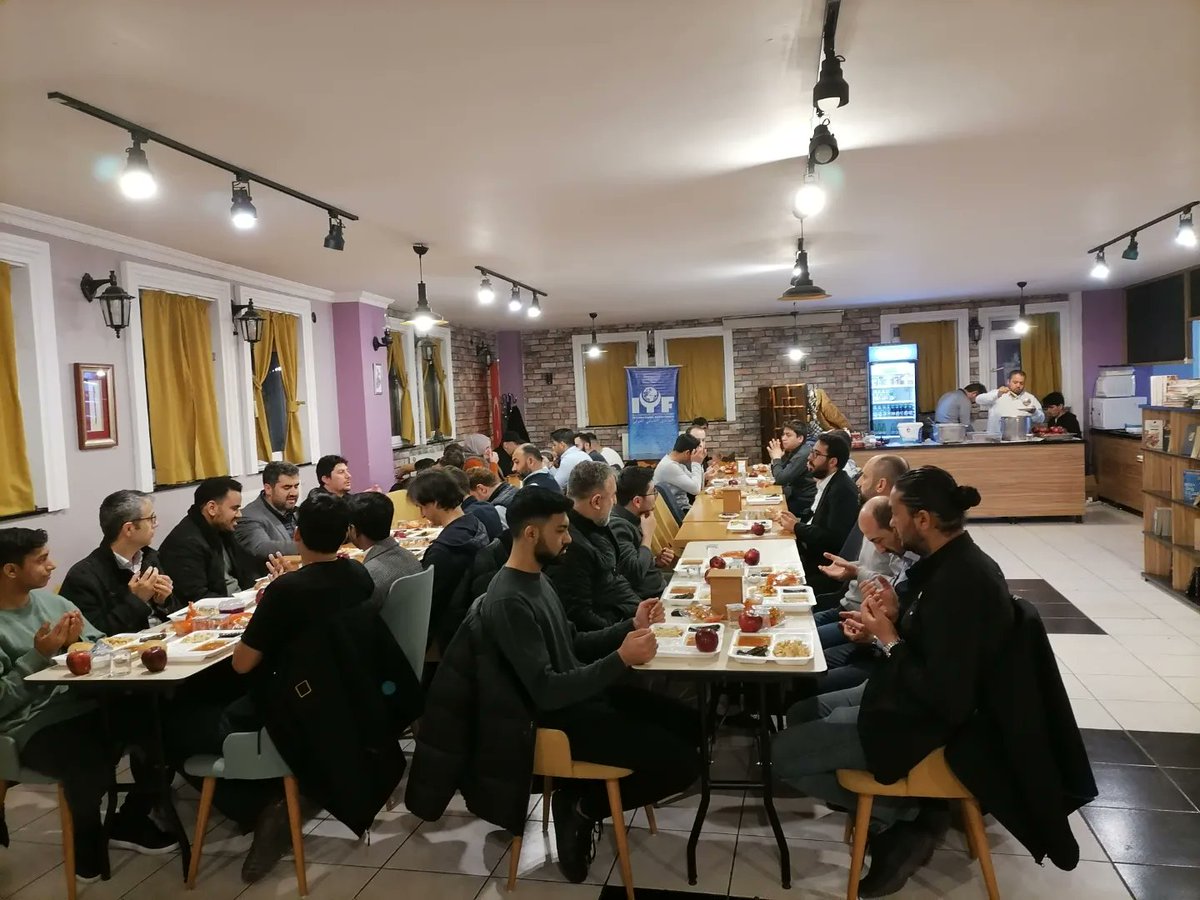 MGKitapKahve's tweet photo. Değerli Bağışçılarımızın katkılarıyla 13. Ramazan #Askıdaİftar programımızı depremzedeler ve @iyfoofficial öğrencilerimiz ile gerçekleştirdik. https://t.co/6QkjDrAsha