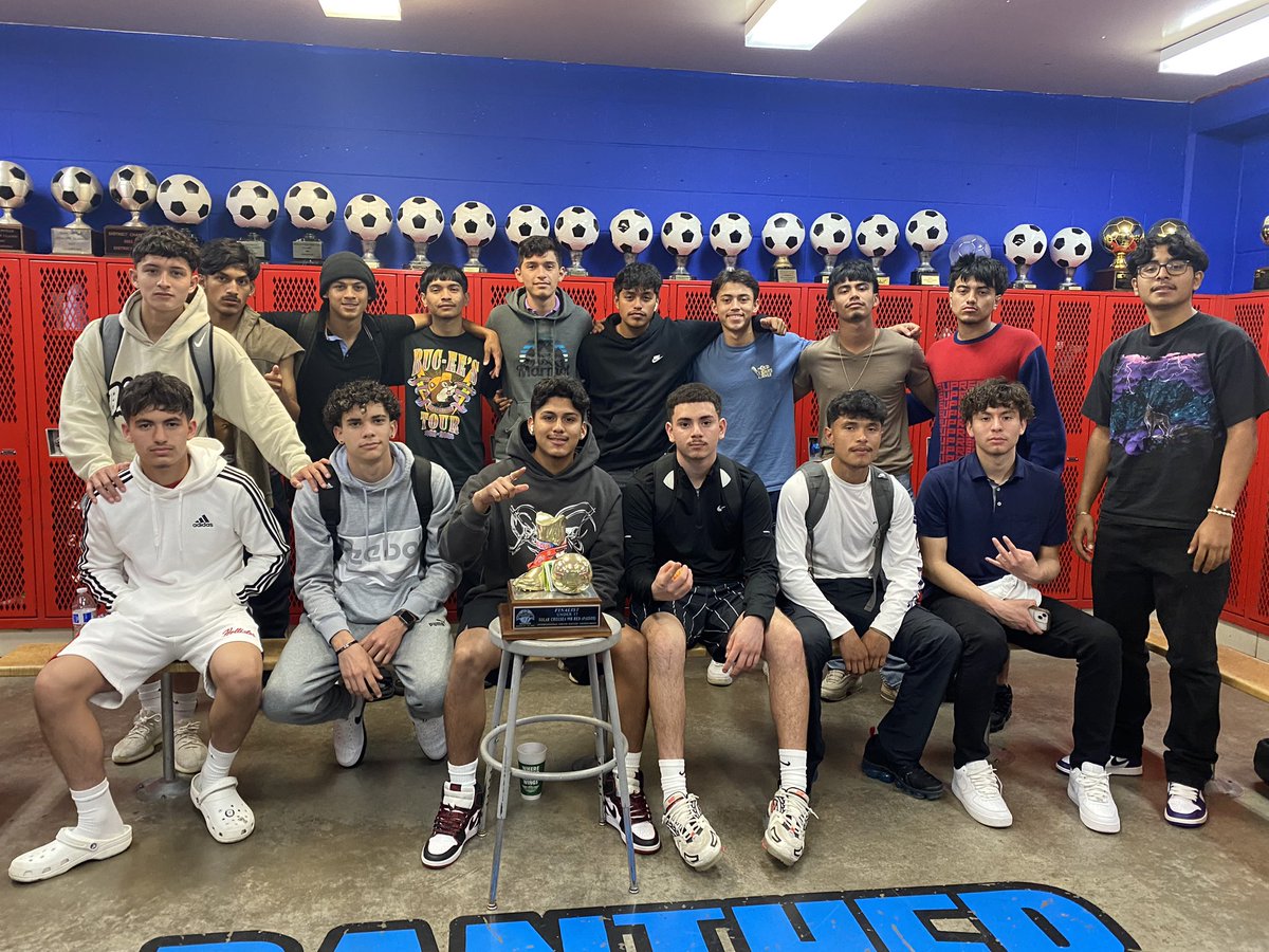 DvilleHsSoccer's tweet photo. Wishing good luck to all the Dville Boys playing this week in @dallascup in pursuit of the holy grail!
#wrongcolor https://t.co/ojQsKbjklh