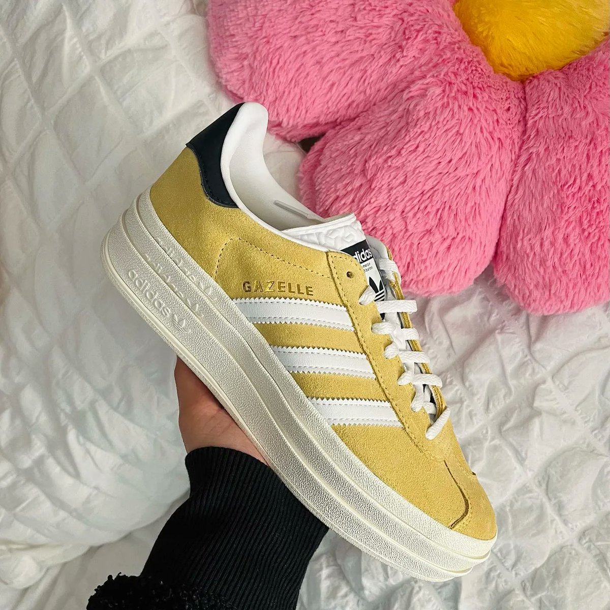 TheSoleWomens's tweet photo. #ad Spring sneakers don't get better than this 🌼 

Link > https://t.co/JFWEILr50D 

📷eleashalw https://t.co/6mGVyHg55f
