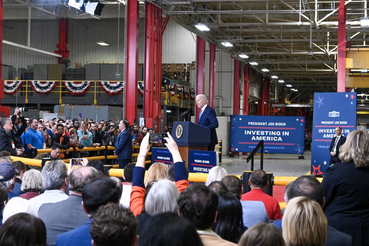 An inside look at what Fridley looked like when @POTUS stopped by! About 400 people were in attendance, including employees, government officials and @AcceleraZero and @Cummins leadership #BTS #USmanufacturing