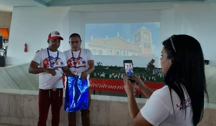 La Misión Cultura ♥️ Adentro reconoce labor de sus colaboradores, con la entrega del Sello  26 de abril, en el marco de las actividades por el 4 de abril.
¡Felicitaciones muchachos!
#UnaMejorJuventud 
#NosUneElArte
#SeguimosHaciendoHistoria