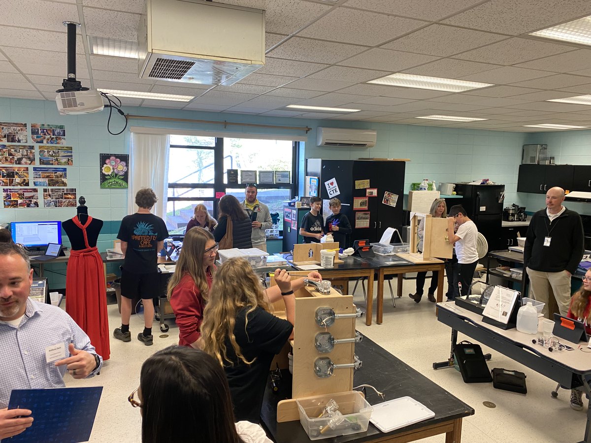 Great Showcase Event <a href="/AveryMiddle/">Avery Middle School</a>  today! Visitors from Northwest NC and Upstate SC! Students <a href="/AveryCountyCTE/">Avery County CTE</a> courses connect experiences that link to future opportunities through <a href="/PaxPatLearning/">Paxton/Patterson Labs</a> Labs! Most fun you can have in a classroom ever!!!!