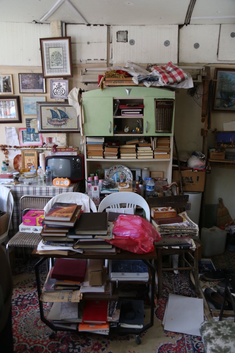 CircleOf_app's tweet image. Got #Clutter?
#caregiver and #caregiving #clutter represents much of what is going on in our lives and those we care for.
When you see a kitchen table again, free of #medical #bills + credit card, #lawyer &amp;amp; #insurance statements, file folders, and the other piles, that is a #win