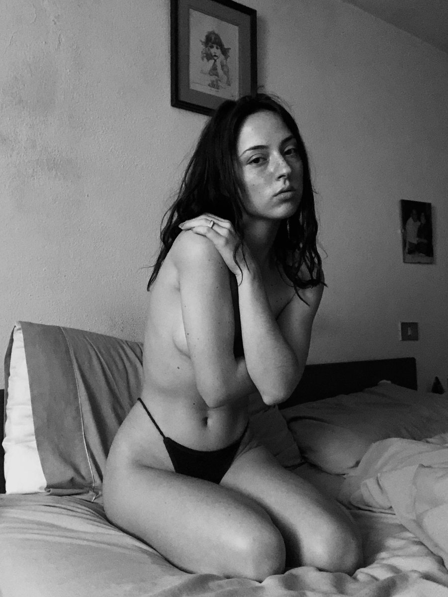 kitty_she99's tweet photo. 🤍🖤 https://t.co/2sKh3pRoQ8