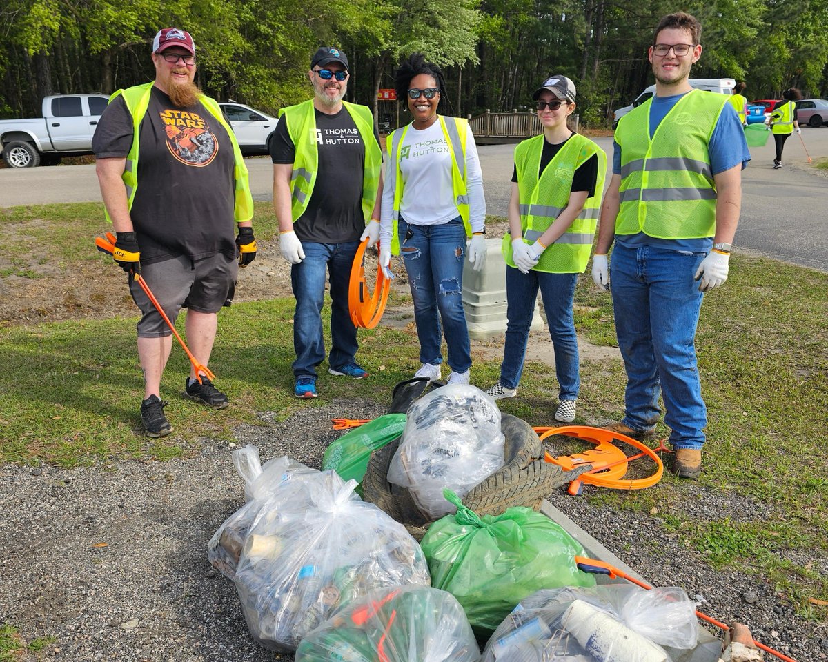 T&H employees are getting #EarthMonth off to a rocking start! Our #MyrtleBeach crew volunteered at the annual 'Talkin' Trash' community cleanup day at Socastee Regional Park this past Saturday.  @WBTWNews13 @HorryCounty_Gov @PalmettoPride #THCommunity #LitterTrashesEveryone