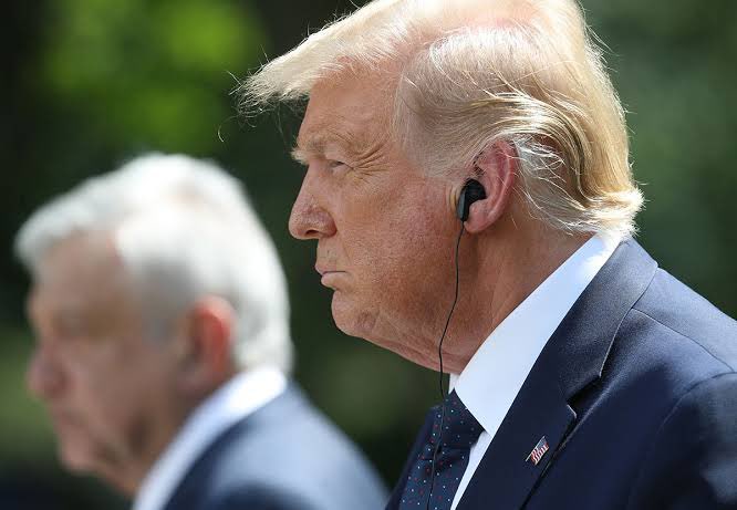 YusebYong's tweet photo. Arrestaron al expresidente de Estados Unidos, Donald Trump.

¿Así nada más? ¿Sin consulta popular?¿no gastaron 528 millones de pesos en consultar si se cumplía la ley o no? ¿así se siente eso de que la Ley es la Ley y no dar shows? https://t.co/8J43038YpY