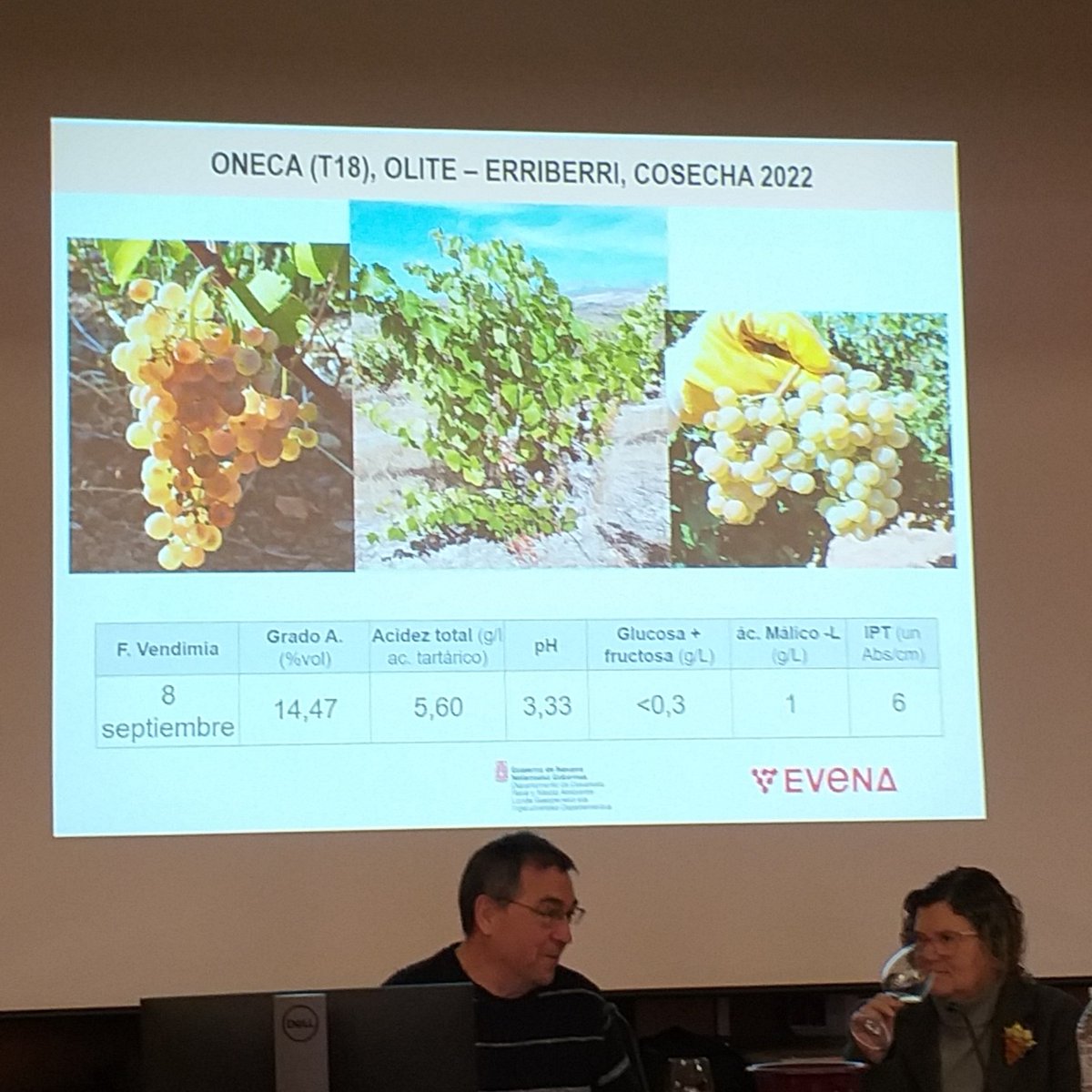 Presentacion en EVENA de la variedad ONECA, primera desconocida recuperada en Navarra. En Bodega Inurrieta tendremos este año las primeras uvas de hasta 8 variedades desconocidas y/o recuperadas, ONECA entre ellas, un proyecto de I+D que nos tiene muy ilusionados <a href="/BodegaINURRIETA/">Bodega Inurrieta</a>