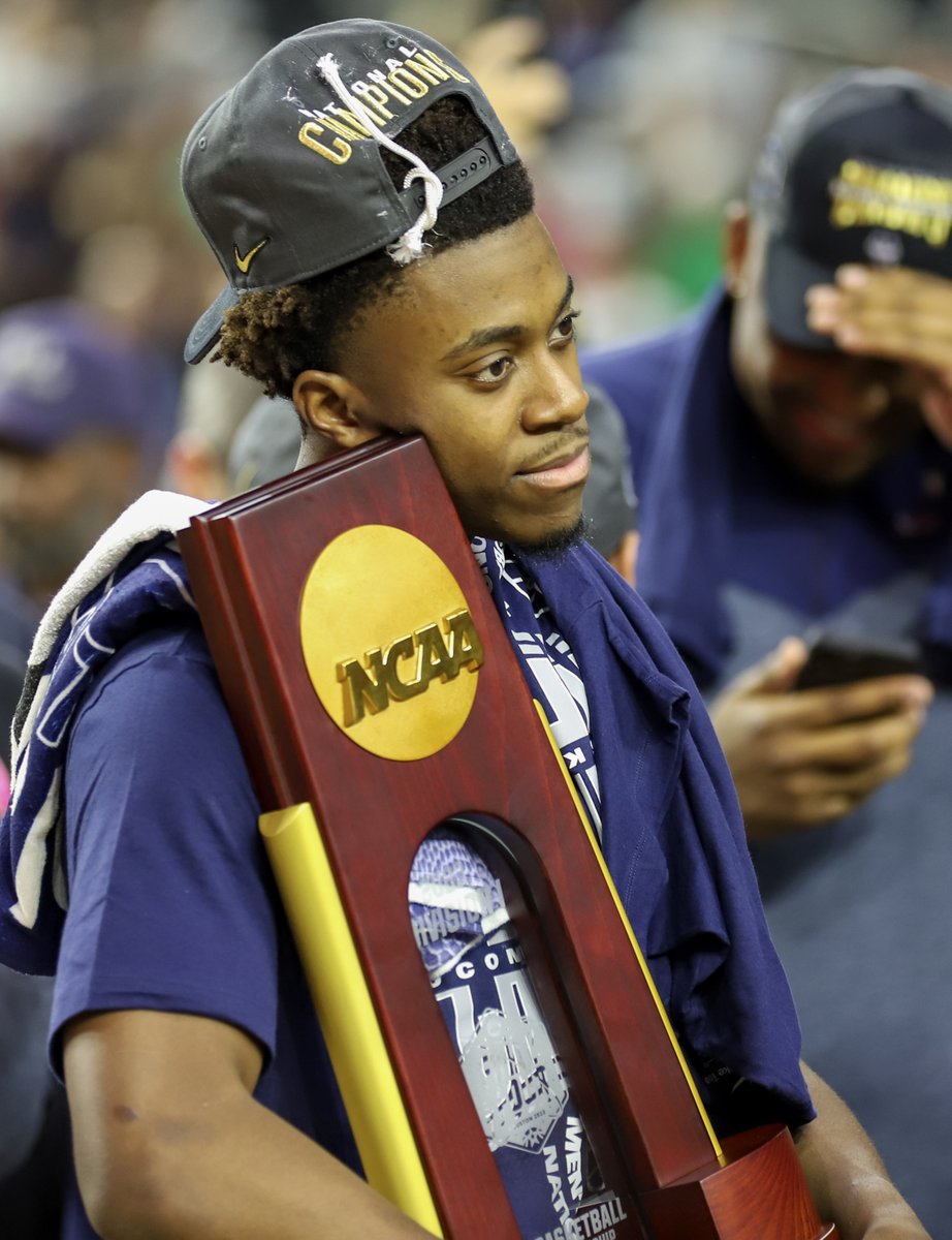 jdm2186's tweet photo. Pulled out the camera for UConn's championship celebration https://t.co/F5ts9xuSEE