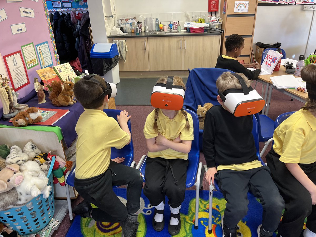 StTeresasRoch's tweet photo. We had #VR lessons this half term! Lots of #exploring, #learning and #fun to be had across the curriculum. #classvr #setsa https://t.co/XTRzpU9XF2