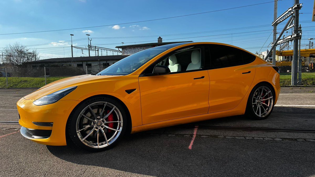 visionedrive's tweet photo. My new wheels for #summertime looks very nice! #Elektromobilitaet #tesla #Model3 #TeslaEurope @zfescht @teslamag @Tesla @TeslaSchweiz https://t.co/RPAr0qlKh9