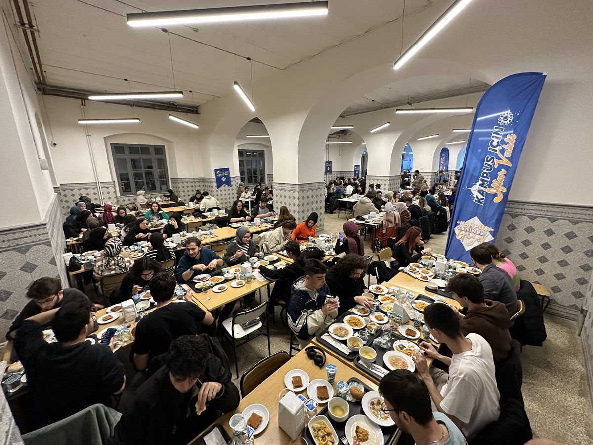 UNIAKIstanbul's tweet photo. 📍 Sağlık Bilimleri Üniversitesi İçin İftar Vakti✨

Sağlıklı yarınlarımız için eğitim gören Üniversite öğrencisi arkadaşlarımızla birlikte Sağlık Bilimleri Üniversitesi’nde bir araya geldik. Öğrenci Kulüplerimize misafirperverlikleri için teşekkür ederiz. https://t.co/CAMecC9q1x