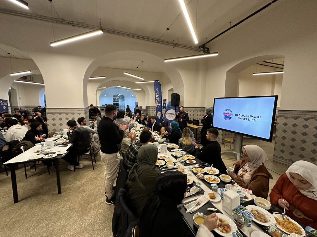 UNIAKIstanbul's tweet photo. 📍 Sağlık Bilimleri Üniversitesi İçin İftar Vakti✨

Sağlıklı yarınlarımız için eğitim gören Üniversite öğrencisi arkadaşlarımızla birlikte Sağlık Bilimleri Üniversitesi’nde bir araya geldik. Öğrenci Kulüplerimize misafirperverlikleri için teşekkür ederiz. https://t.co/CAMecC9q1x
