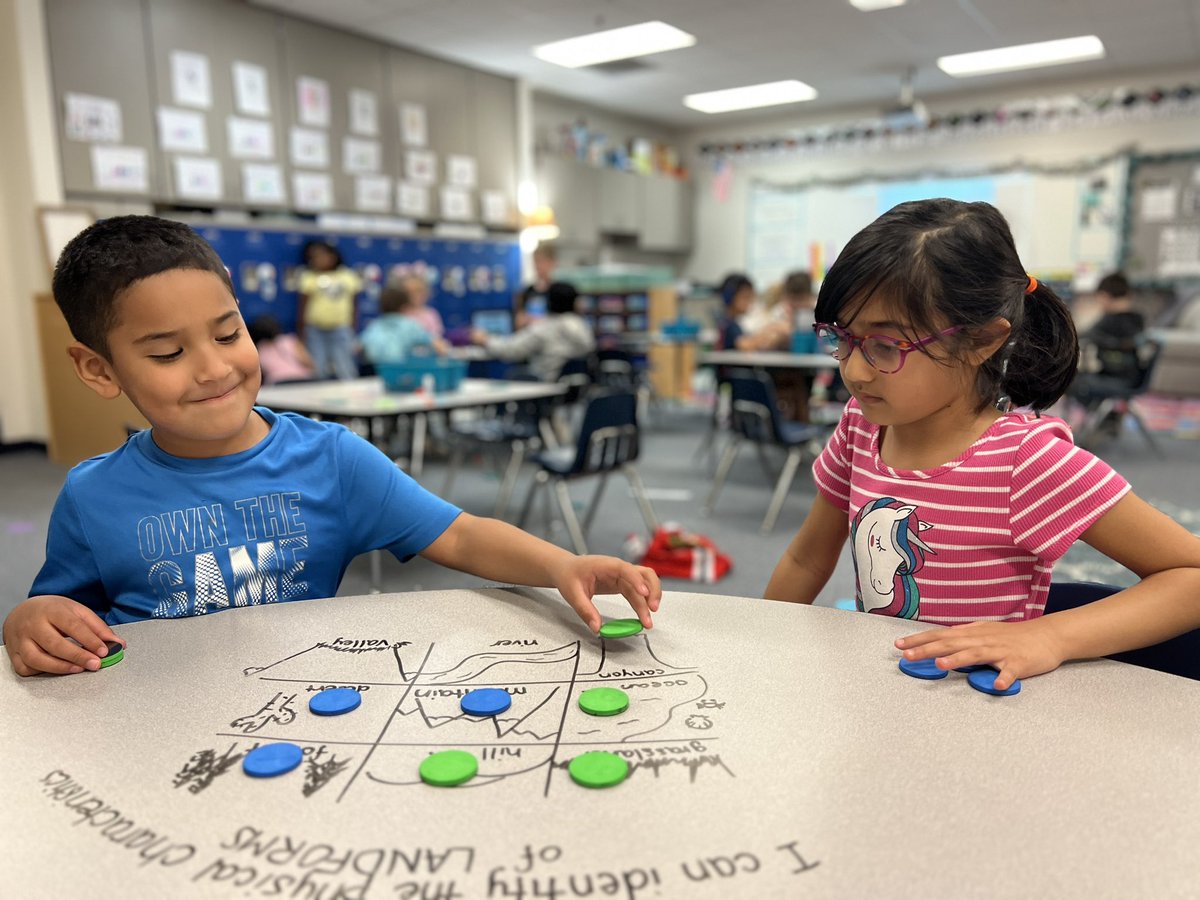 DavisPlano's tweet photo. #learningwithdiscoveryed #xoletsgo! #tictacTOTALLYdiscovery #masteringTEKS #futurescientists #discoveryKINDER #de2engage https://t.co/HI21hAdULW