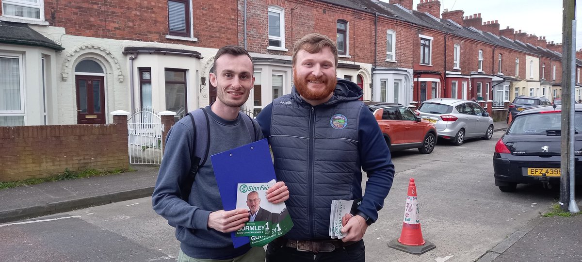 Giving @cjmacaodha and the Sinn Féin team in South Belfast a hand this evening ahead of local elections in the North in May. Looking for two seats in the Botanic DEA, Ádh Mór @johnpgormley agus @emmajfaulkner, two hardworking local activists! @SouthBelfastSF #LE23