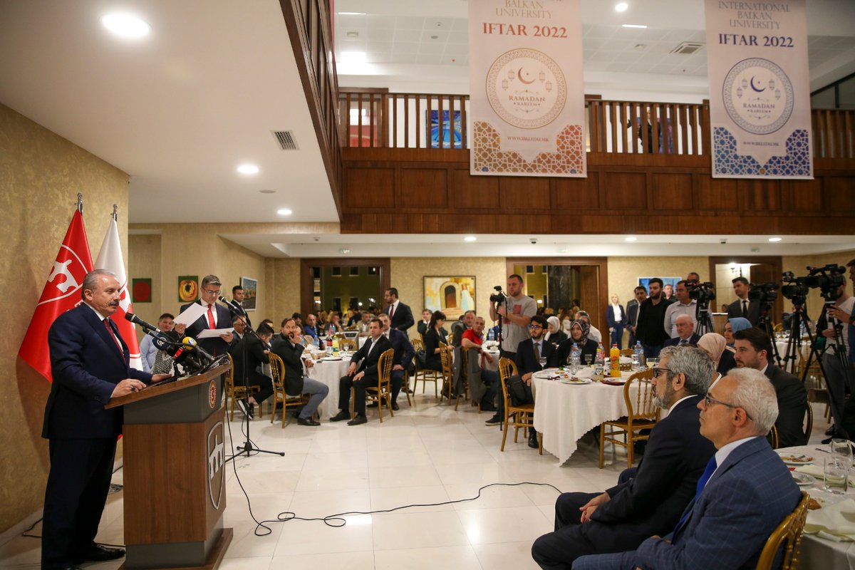 Meclis başkanı Mustafa Şentop'un gizli sahibi olduğu ortaya çıkan Uluslararası Balkan Üniversitesinde, akplilerin buraya sınavsız yerleşip, senelik 3500 Euroya hukuk diploması alarak, hakim savcı olarak atamalarının yapıldığı ortaya çıktı.
...
Şaşırdık mı?

#TürkiyeKemaleErecek