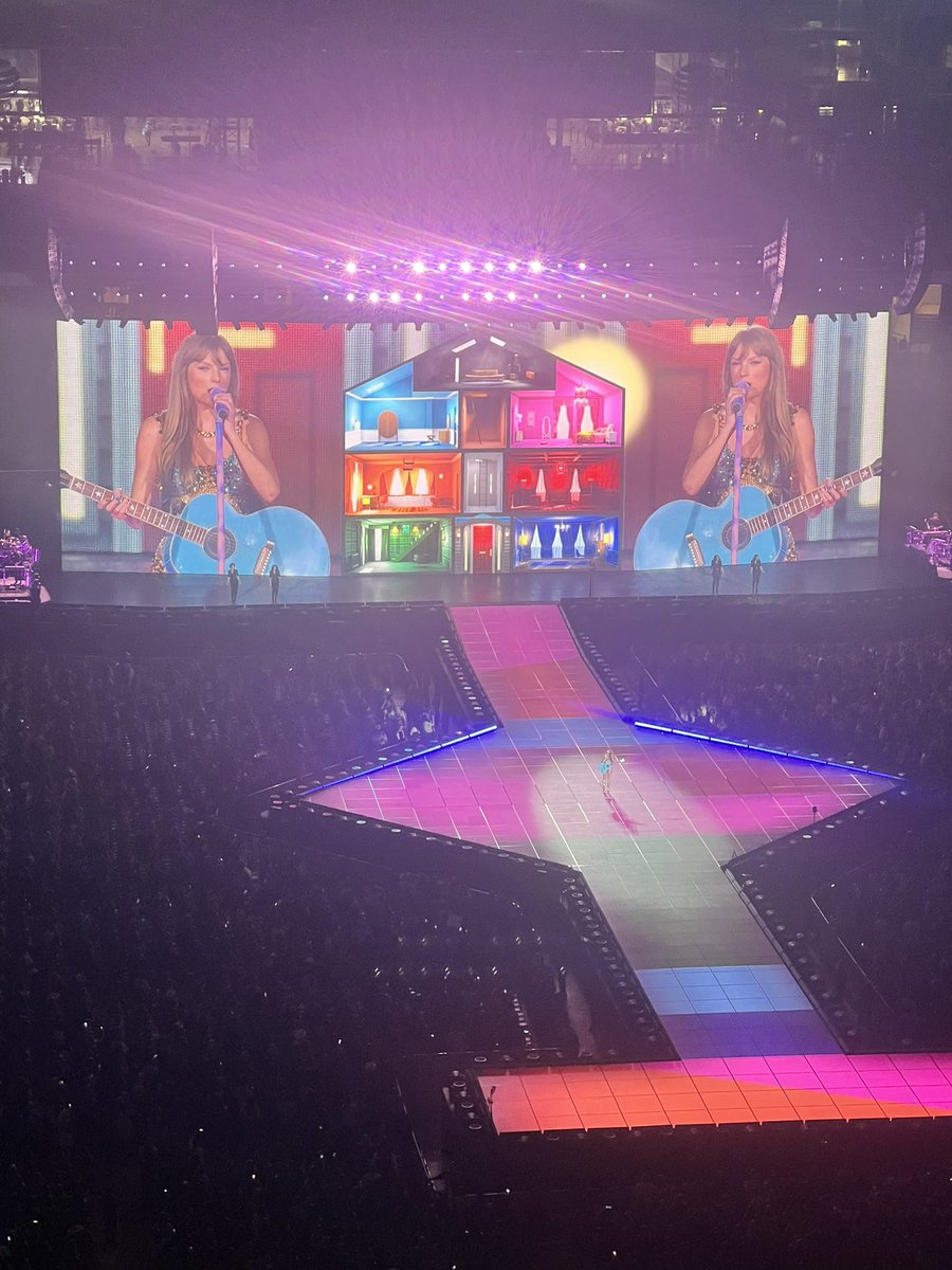 Ash_Hiatt's tweet photo. #ArlingtonTSTheErasTour @taylornation13 @taylorswift13 I literally left the hospital against medical advice to make this show. It worth it. I want to experience it all over again!! https://t.co/QGpW8rk5L5