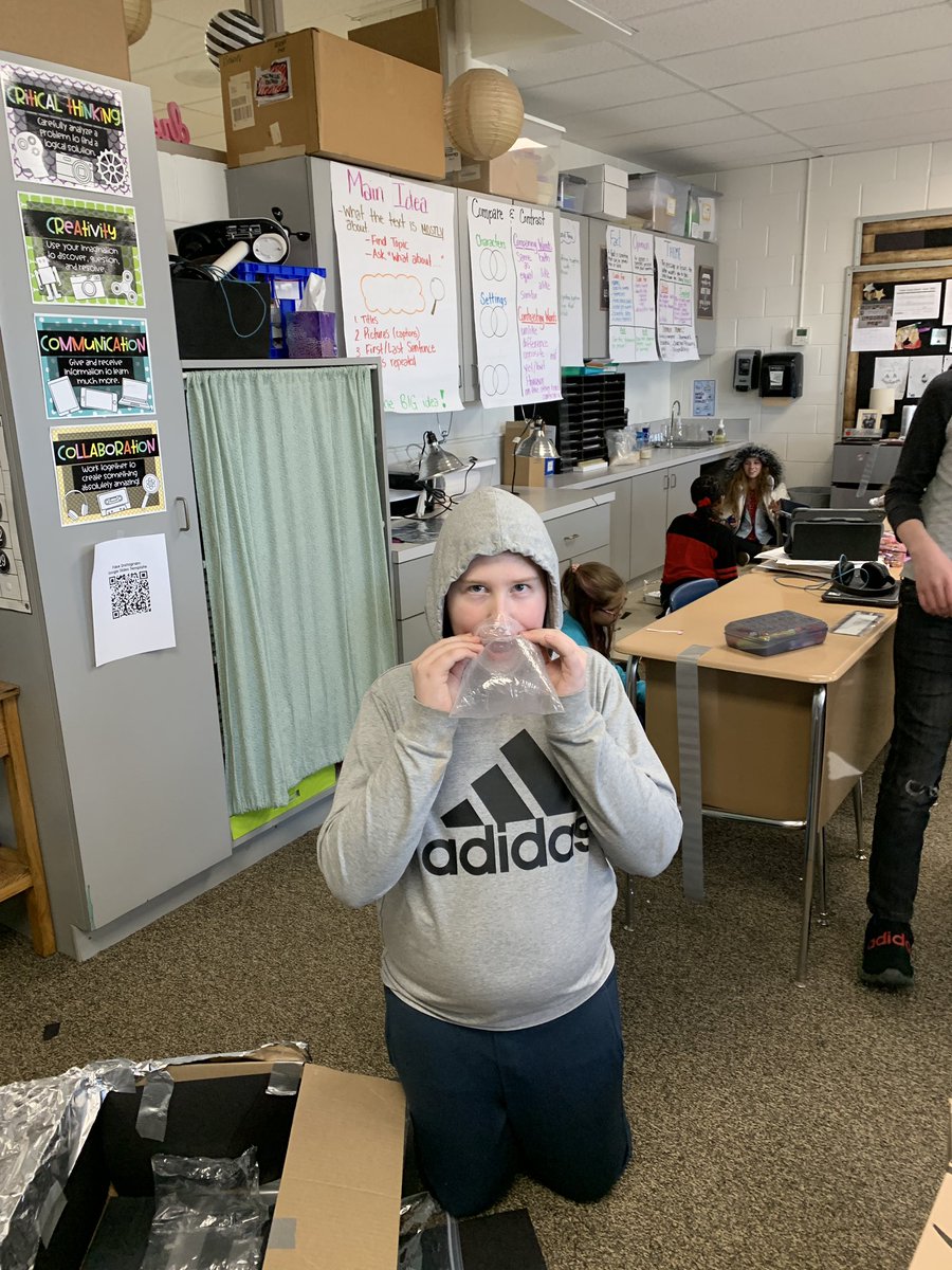 BobbijoBobbi's tweet photo. Applying our knowledge of thermal energy, angles, STEM, reflectivity, and the design process to construct our solar ovens!!! @BellevueSchools @PeterSarpyElem https://t.co/TU1xJmHyUj