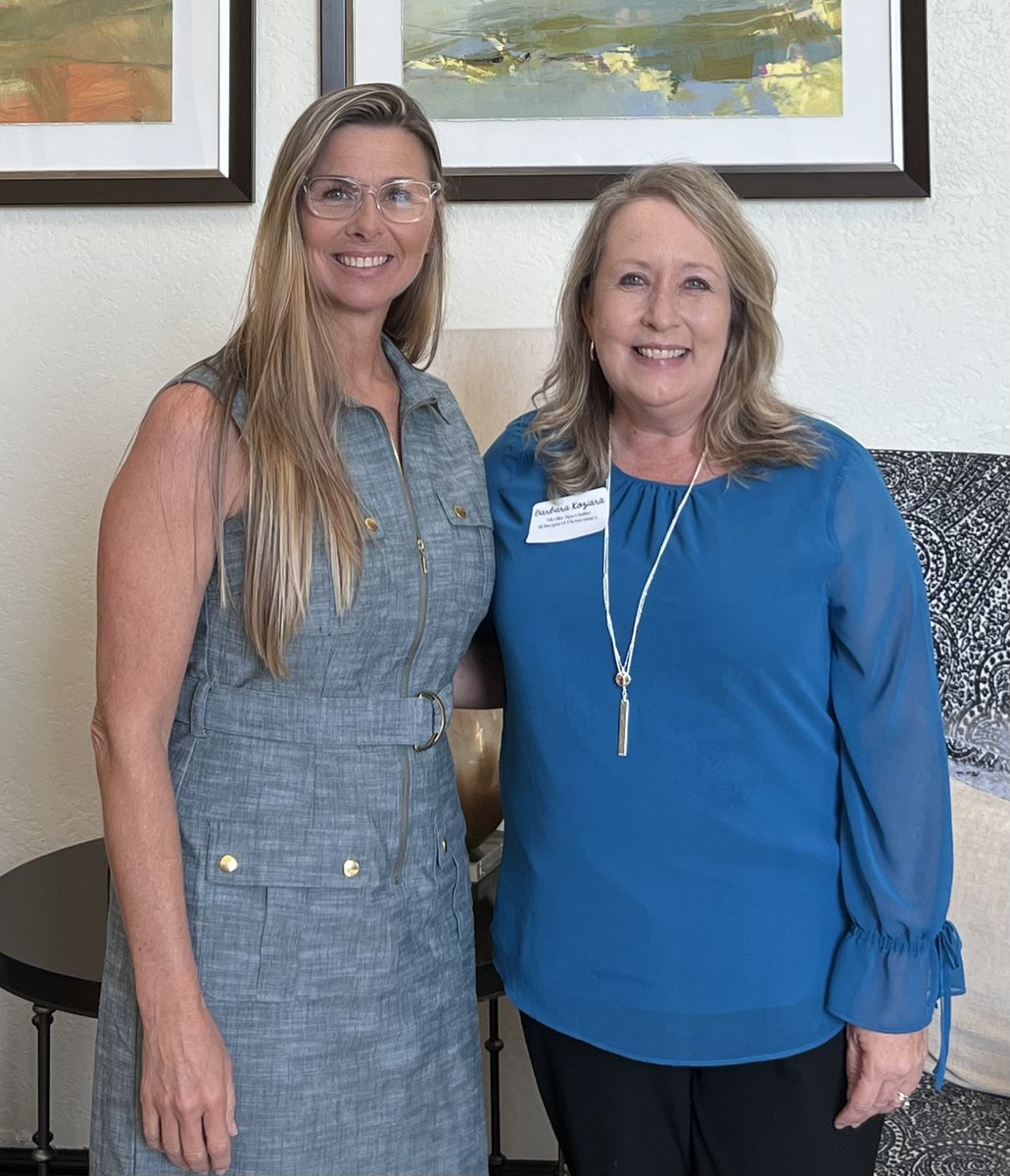 Thankful for a wonderful Media Specialist, Mrs. Koziara. #OCPS #NationalSchoolLibrarianDay