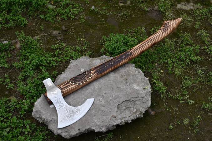 RT @forgedusa1: Amazing Handmade Vikings Axe https://t.co/6cbyoKj35l