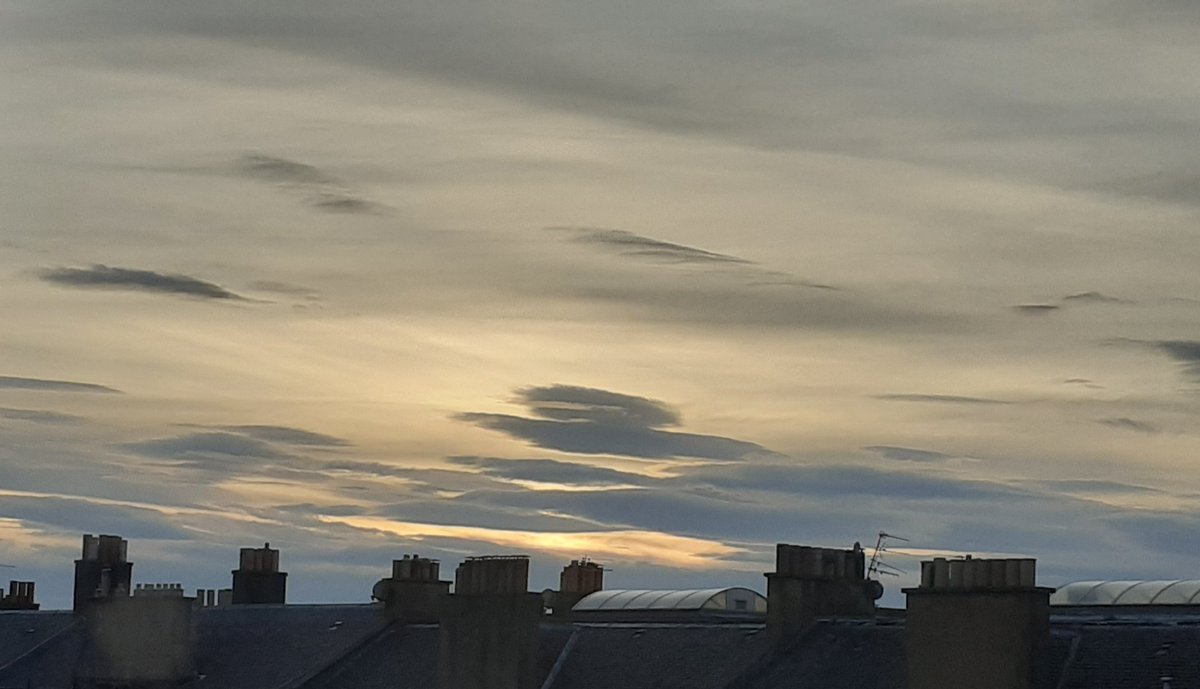 indoorhaiku's tweet photo. As I emerge this evening from a severe episode of depression, I'm finding words and connection again.
As my own clouds shift
I see art above, soft light
And painterly strokes
#haiku
#poetry
#depression
#mentalhealth
#amwriting
#creativityforwellbeing
#ecotherapy
#spoonie https://t.co/kqUjHqKBTA