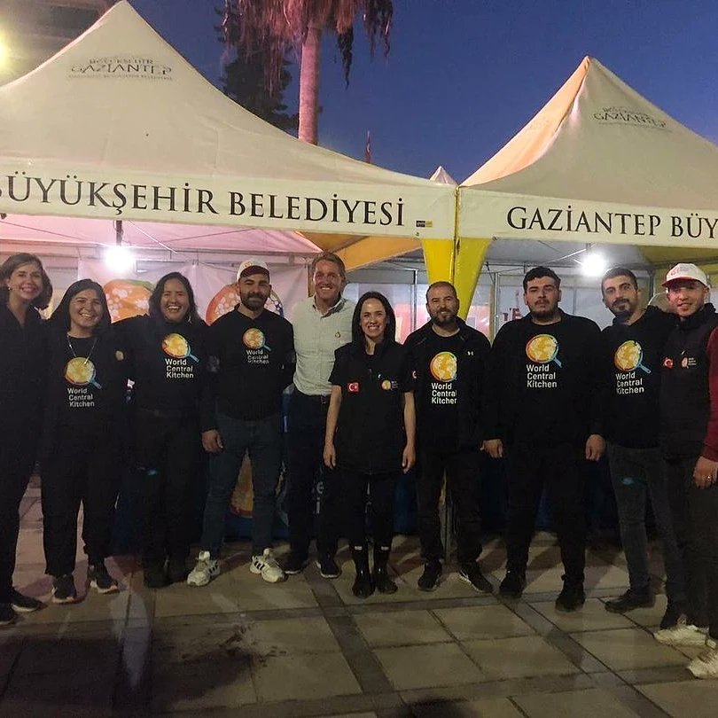 Thank you! 🇱🇷🇹🇷
<a href="/JeffFlake/">Jeff Flake</a> @USEmbassyTurkey <a href="/WCKitchen/">World Central Kitchen</a>