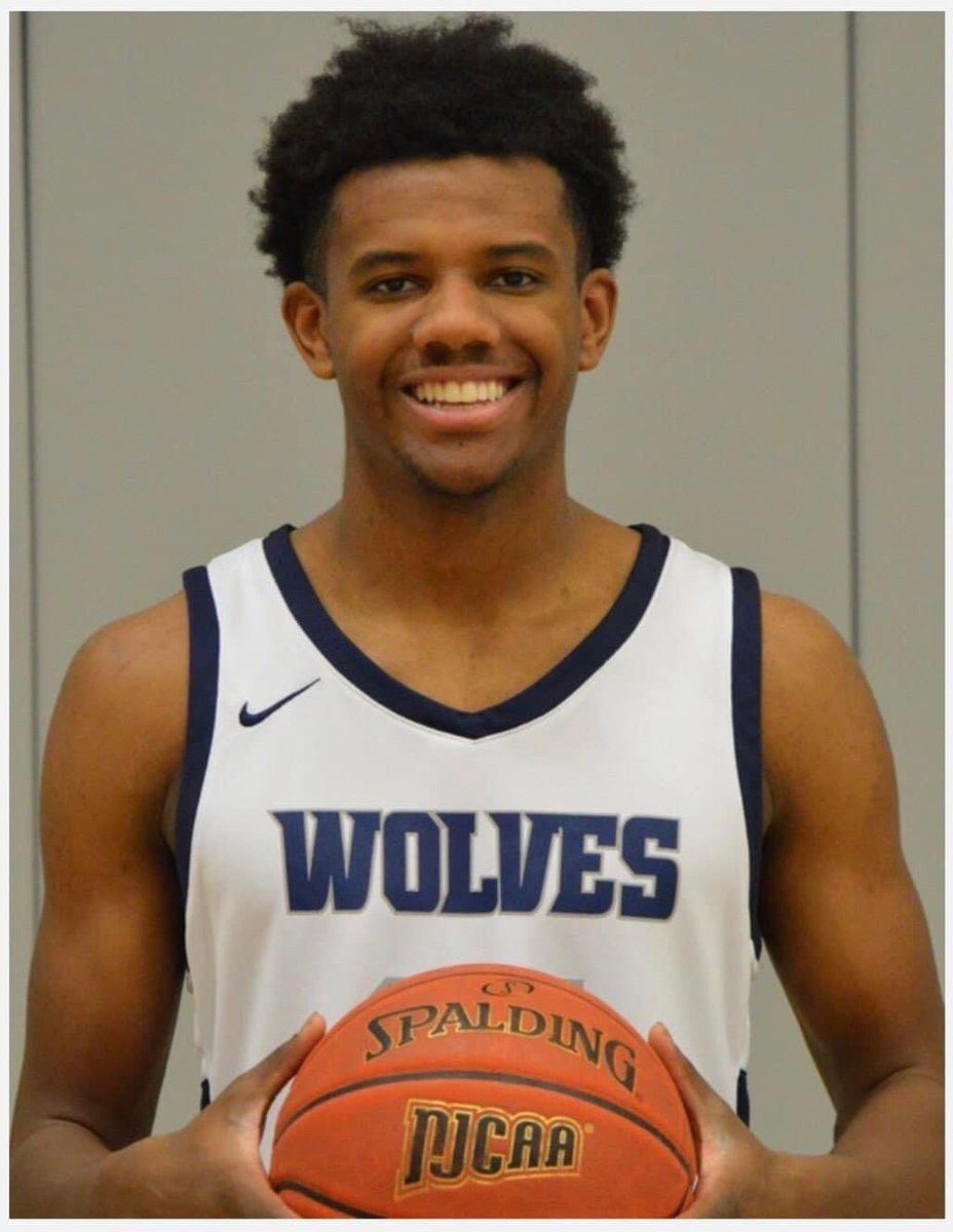 Rise_Grind19's tweet photo. Congratulations to @christianb_2002 on his commitment to Park University, we are excited to see you continue your academic &amp; basketball career. #RiseandGrindFam https://t.co/Y6cFsXCdXM