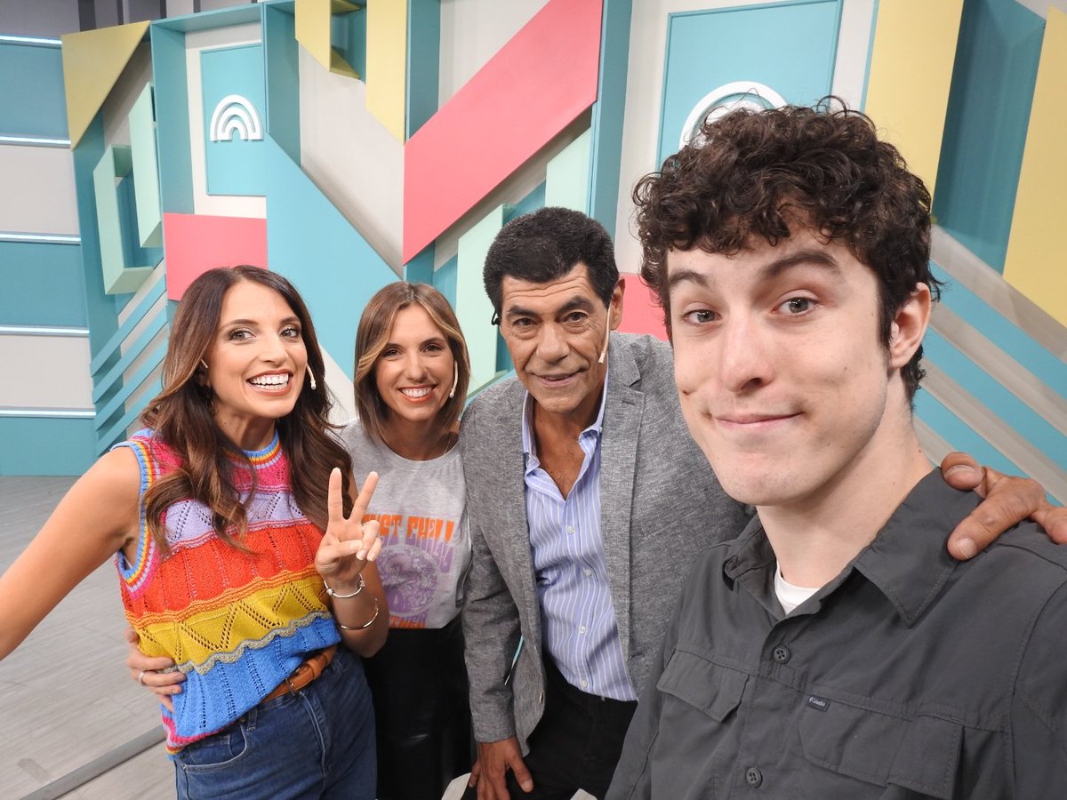 AnthonyUrugwild's tweet photo. ¡Que GUSTO haber podido volver a @Buendia_4 en el @Canal4_UY para hablar de la razón que me tuvo desaparecido de la TV Uruguaya durante meses! 😊 https://t.co/cBaNGpQckc