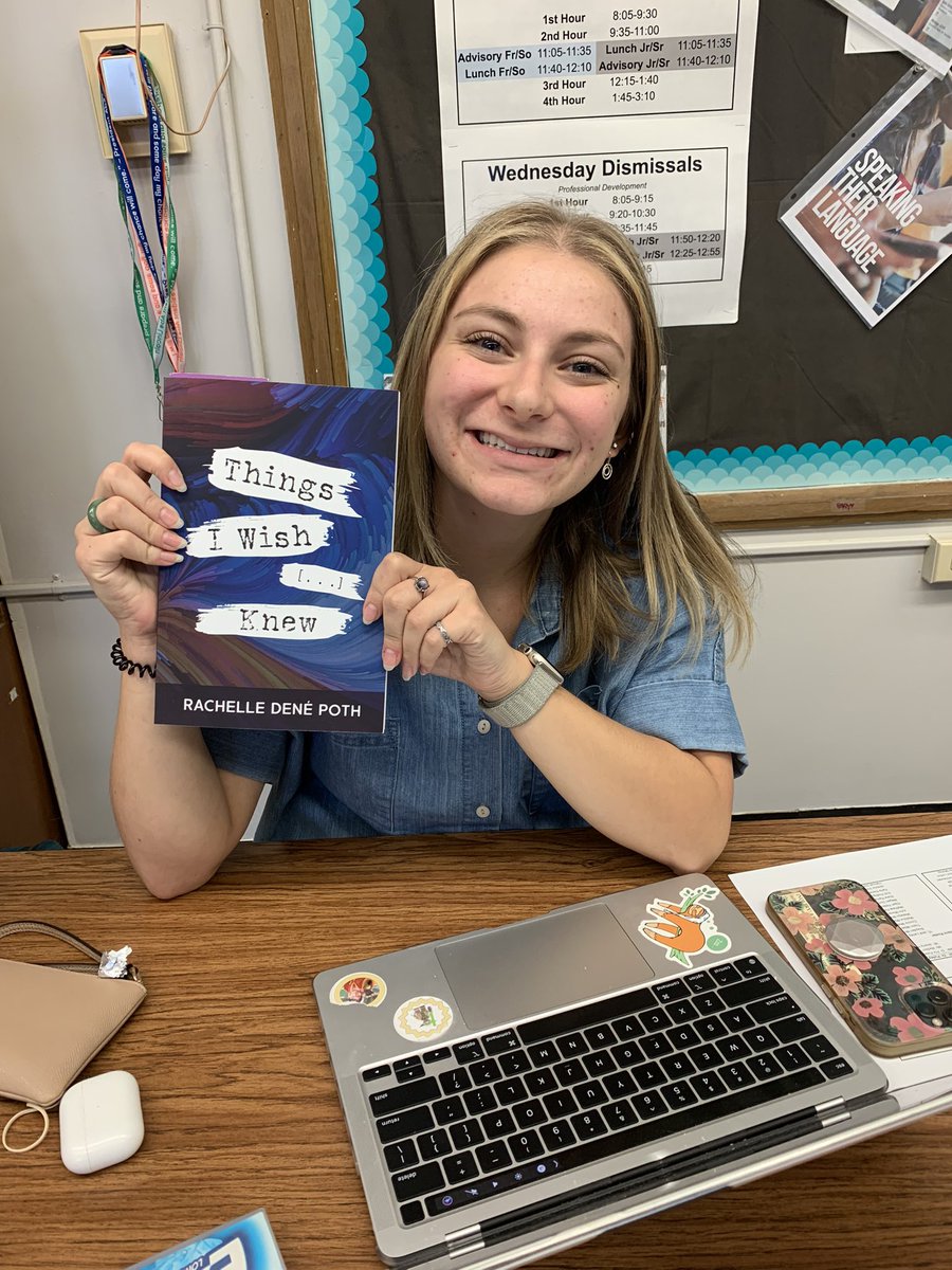 My student teacher loved getting her signed and inscribed "Things I Wish I Knew" from <a href="/Rdene915/">Dr. RACHELLE DENÉ POTH |ThriveinEDU #AI #AIinEDU</a> in support of <a href="/LessonLoop/">LessonLoop</a> <a href="/IllinoisStateU/">Illinois State</a> <a href="/educationISU/">Education at ISU</a> <a href="/anna_phd/">Anna Smith anna-phd.bsky.social</a> <a href="/jaycpercell/">Jay C. Percell</a>