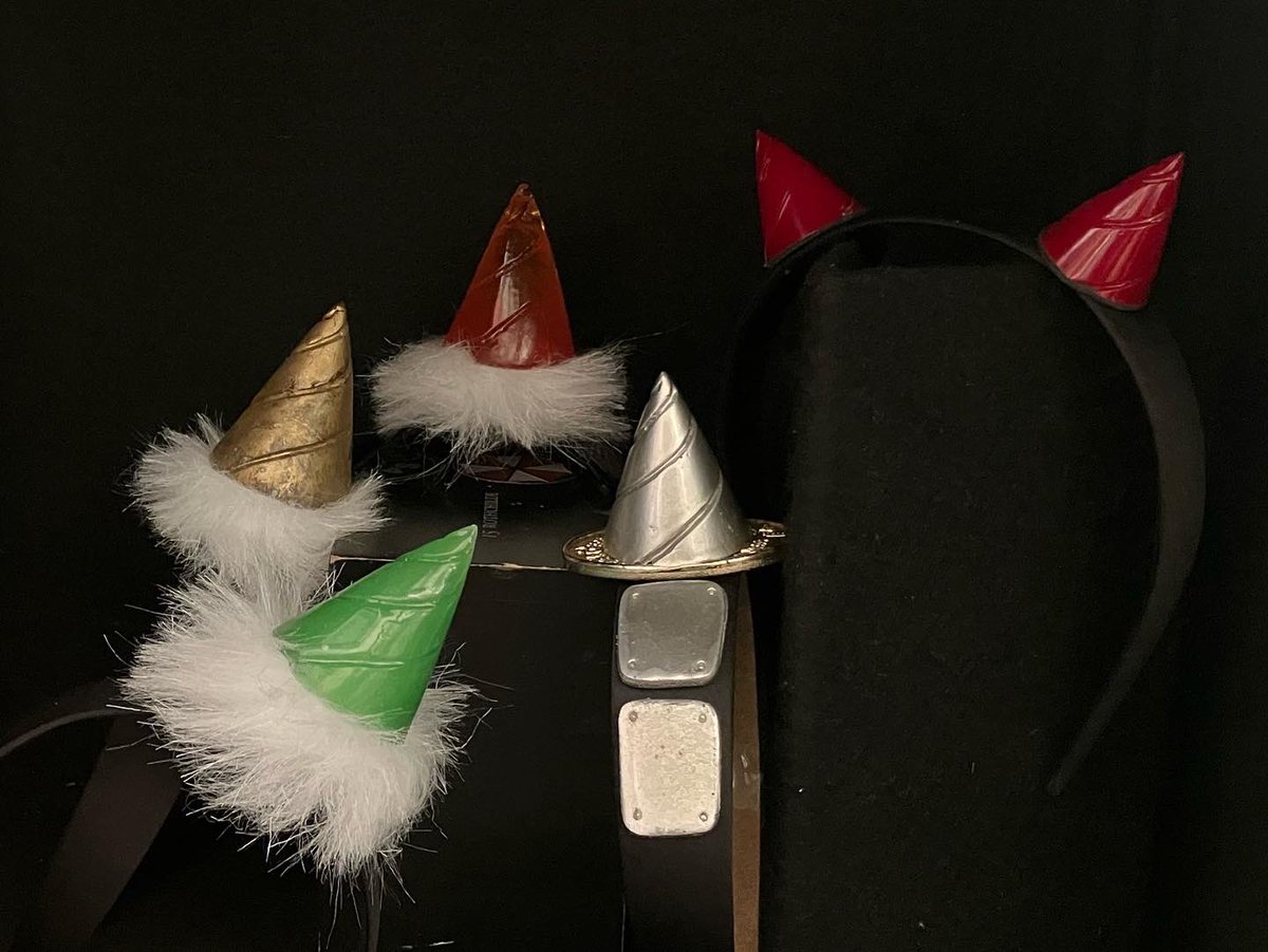 MiaChavi's tweet photo. New light up horns!!!#nowavailable #blackartist #blackart #ArtistOnTwitter #faeday #blackfaeday #lightup #lightuphorns #glowinthedark #glowinthedarkhorn #hornsonheadbands #handmade #headjewelry #cosplay #batteryoperated #onihorns #glowhorn #miachavigeekery #glowinggear https://t.co/HkIcbxtODt