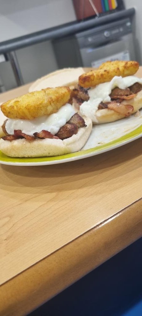 Claire78028760's tweet photo. Lovely start to the day breakfast Barms made by patients on #teamprospect for themselves and staff 😀  I was so full 😋  #therapyteam @GMMH_NHS https://t.co/cau46hSYkU