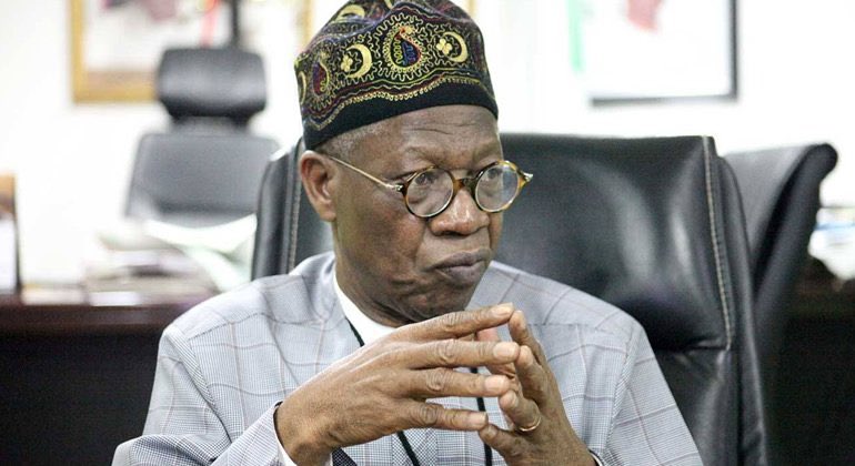 Obi_Kwa's tweet photo. This 🌽fused Maga contradict @inecnigeria by saying that INEC purposely turn off the server during the presidential election.
@inecnigeria is aware that 9SAN and #3bn can’t save them, Yakubu has to ally with FG to Take cover. https://t.co/ju4Rm4vN1c