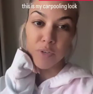 CelebrityBuda's tweet photo. KOURTNEY KARDASHIAN USES SELENA GOMEZ SONG IN VIDEO AMID FEUDS WITH KYLIE JENNER AND HAILEY BIEBER

Click here to read the full story⬇️⬇️👇👇
https://t.co/iYjRXDqXZg

#KourtneyKardashian #SelenaGomez #JustinBieber #HaileyBieber https://t.co/7Q8sVL1Gdu