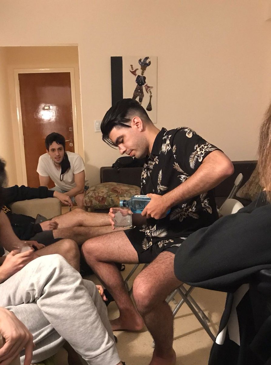 TomMoreno_'s tweet image. los main jhin con su 4to shot o algo asi (soy alcoholico)